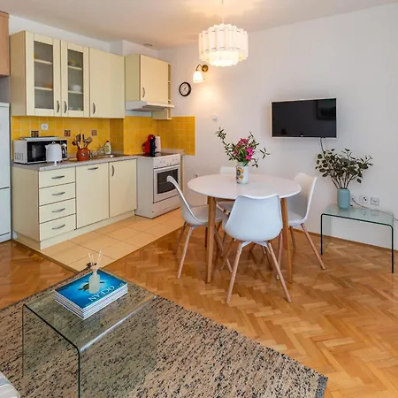 Mara Apartament Veglia