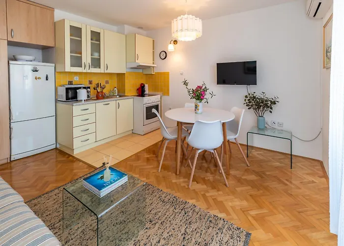 Mara Lägenhet Krk Town